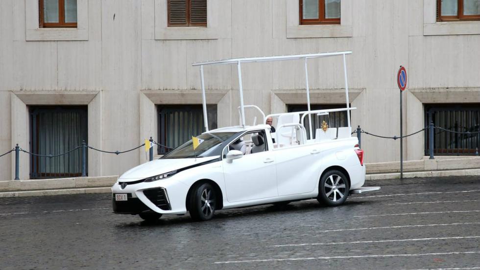 Toyota Mirai το νέο αυτοκίνητο του Πάπα